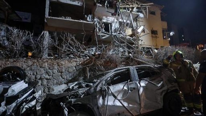 Israel: Iran Tembakkan Hampir 100 Rudal dalam 2 Gelombang