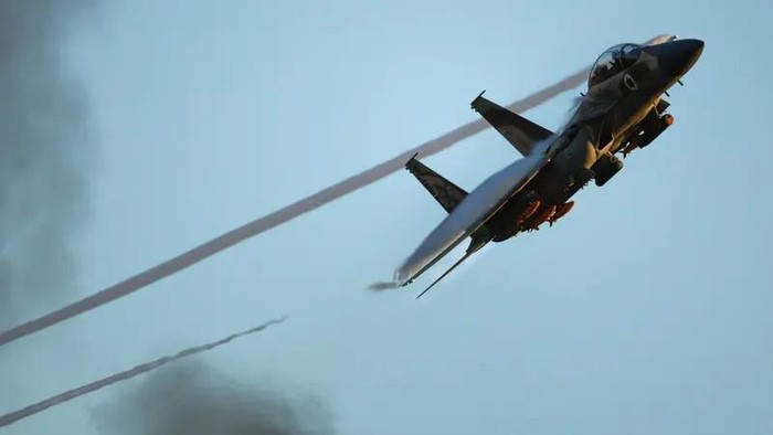 Iran Klaim Tembak Jatuh Drone Pengintai hingga Jet Tempur Israel